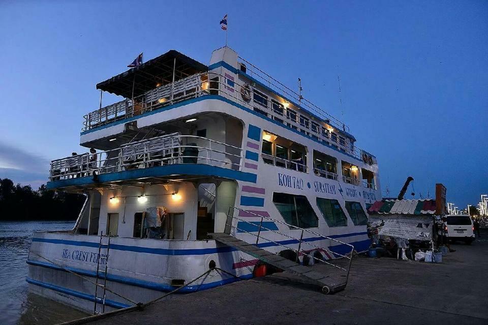 The Port Hostel Surat Thani Exterior foto